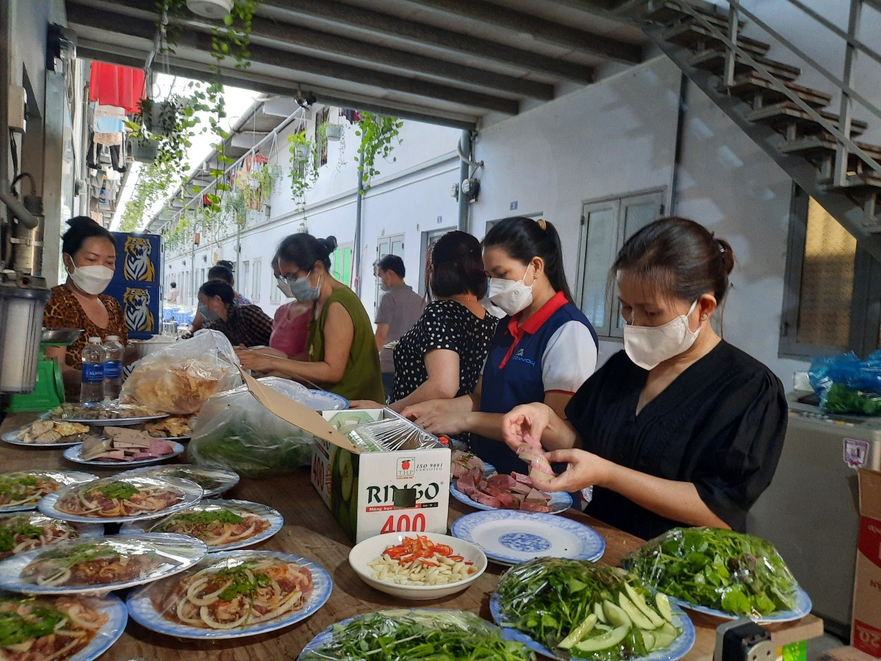 Tết về x&oacute;m trọ - Ảnh 7.