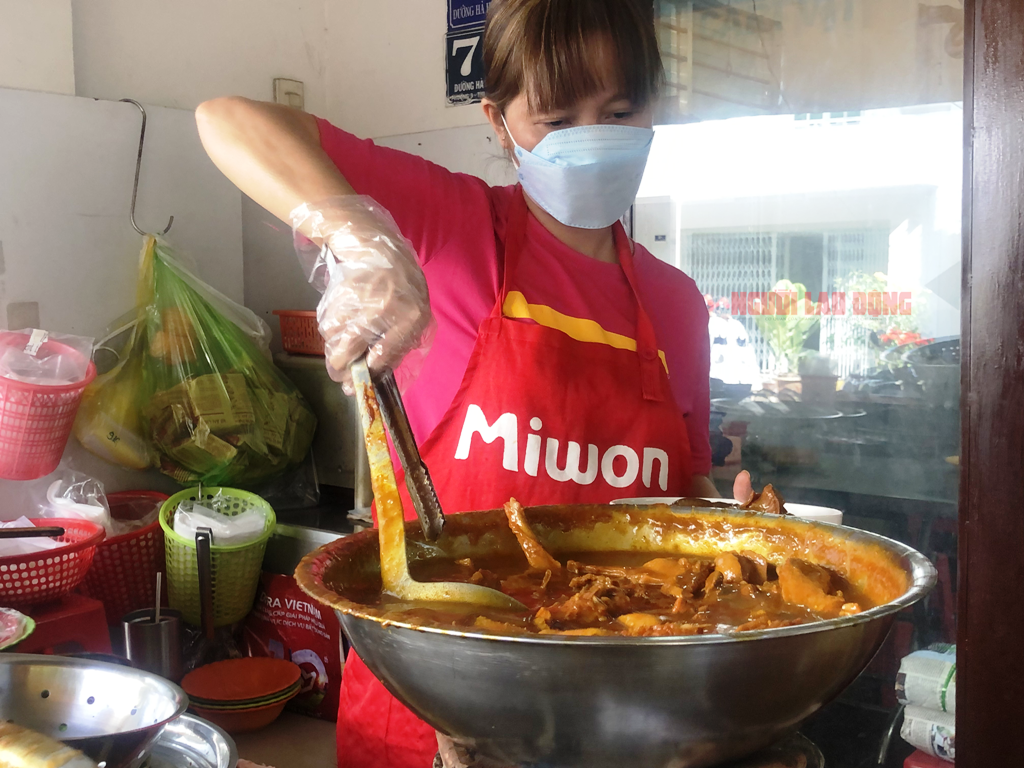 CLIP: Về Bạc Liêu thưởng thức món cà ri vịt “siêu ngon”