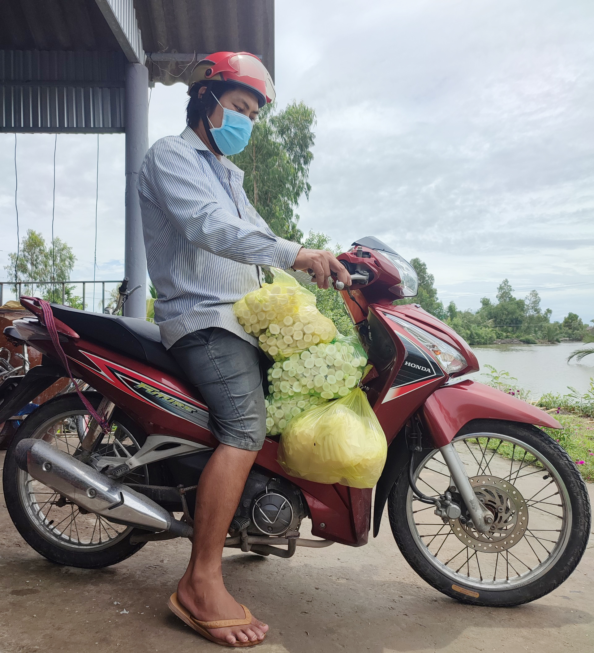 Bỏ t&uacute;i hơn nửa tỉ đồng/năm nhờ l&agrave;m kinh tế chẳng giống ai - Ảnh 2.