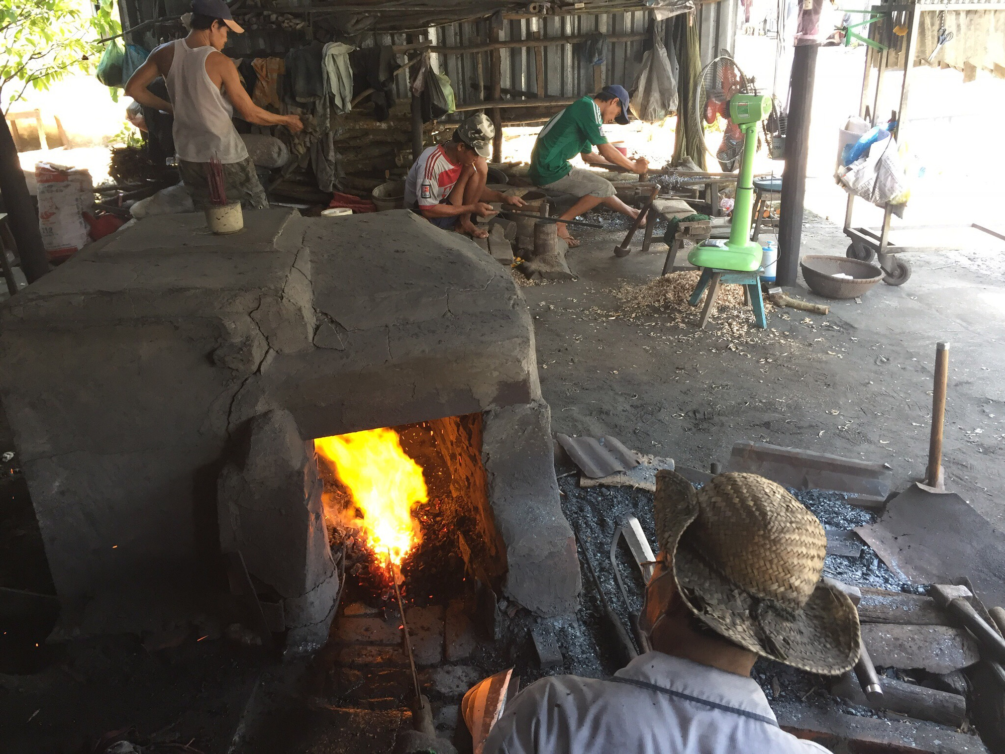 Những người thợ r&egrave;n cuối c&ugrave;ng - Ảnh 1.