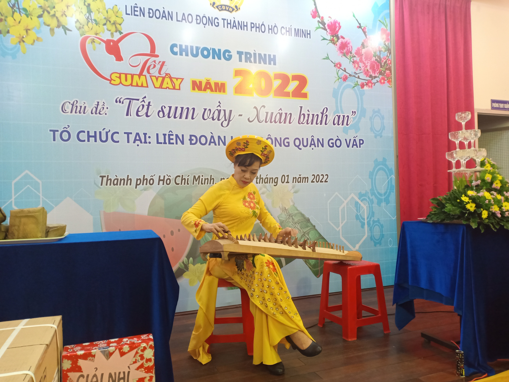 Đem Tết đến công nhân