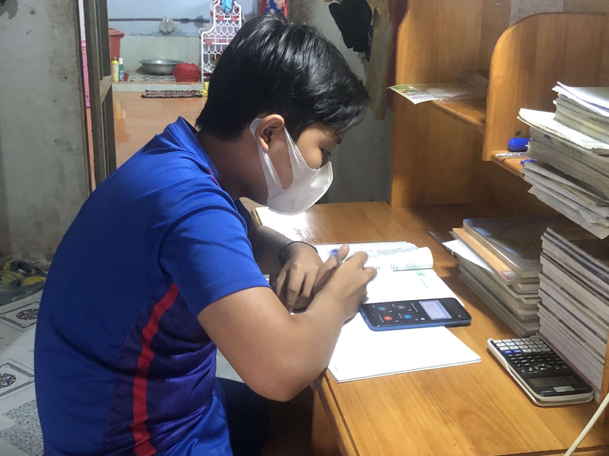 Thăm lại 3 đứa trẻ mồ c&ocirc;i cha mẹ sau vụ tai nạn thương t&acirc;m - Ảnh 1.