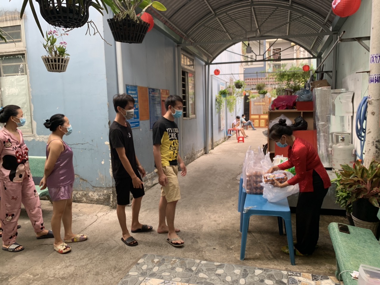 Tết vui x&oacute;m trọ - Ảnh 9.