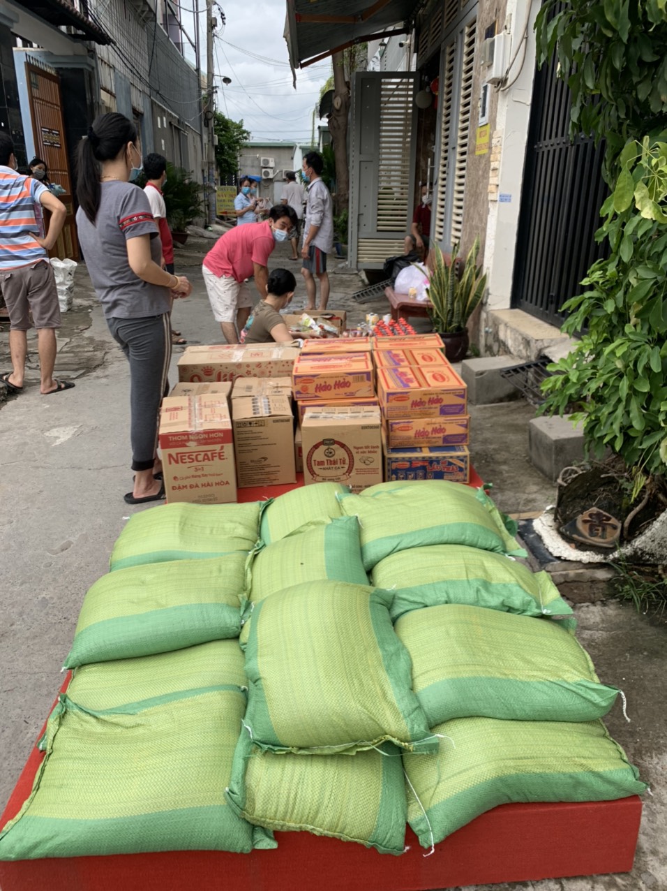 Tết vui x&oacute;m trọ - Ảnh 12.