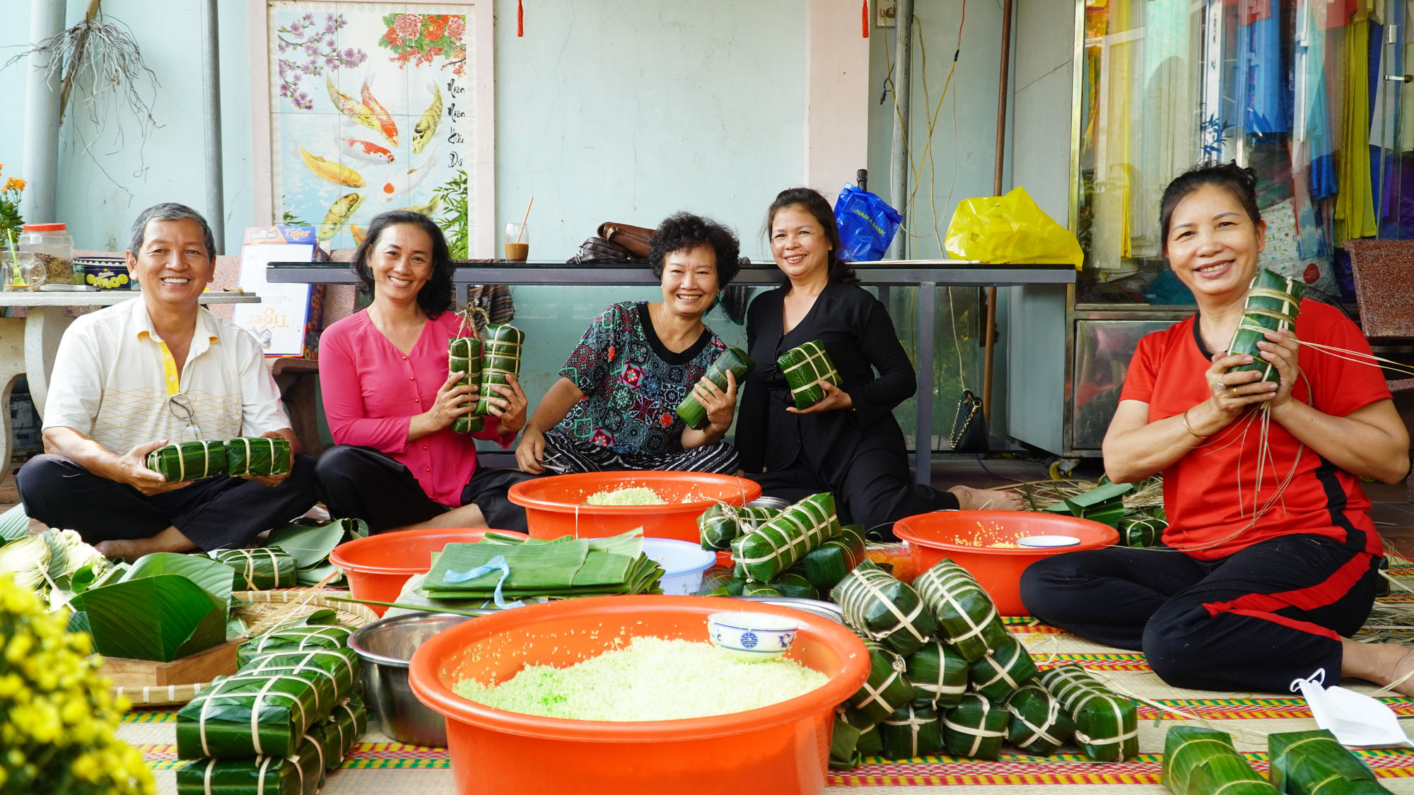 VIDEO: Nấu bánh chưng, bánh tét: Niềm vui đáng quý ngày Tết