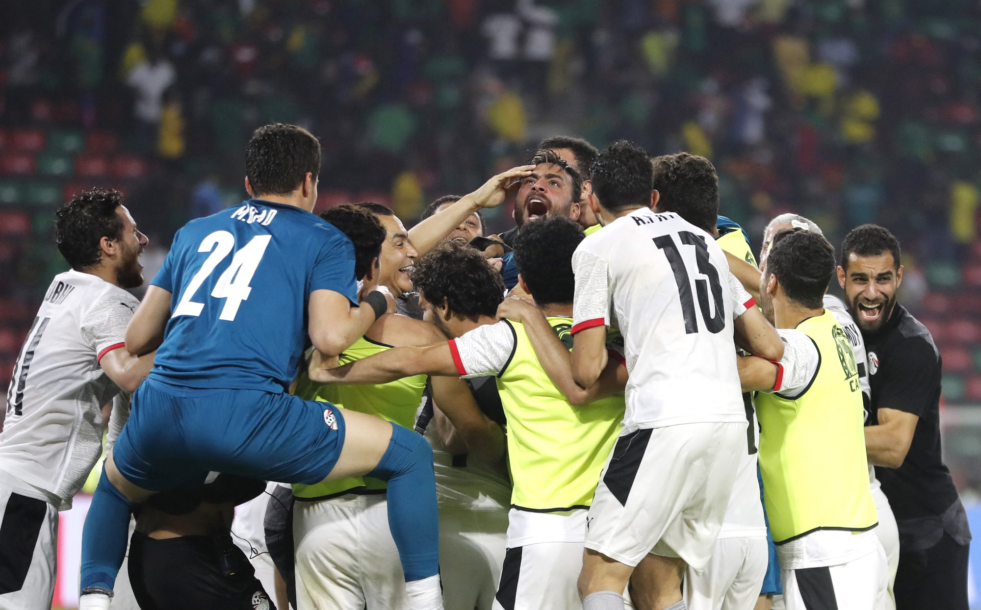 Người nhện Gabal tỏa s&aacute;ng, Ai Cập hạ chủ nh&agrave; Cameroon v&agrave;o chung kết CAN 2021 - Ảnh 6.