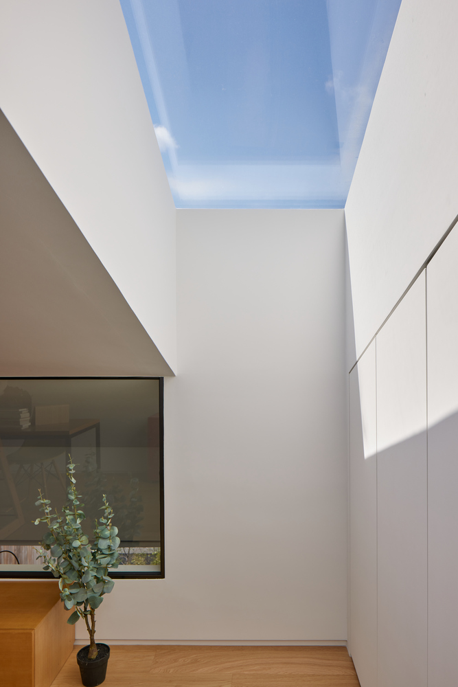 Nhà phố Hàn Quốc kín bên ngoài, mở bên trong - Ảnh 8.