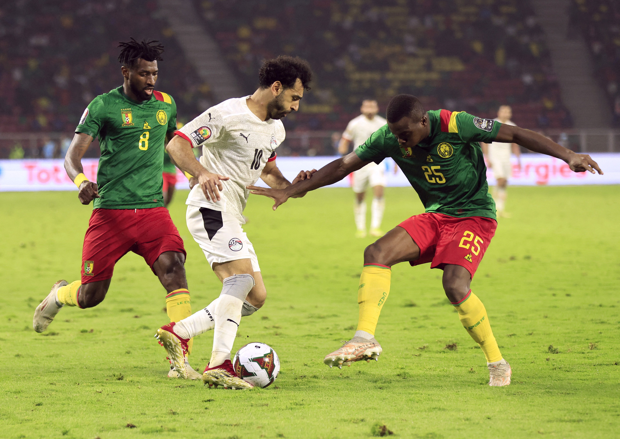 Người nhện Gabal tỏa s&aacute;ng, Ai Cập hạ chủ nh&agrave; Cameroon v&agrave;o chung kết CAN 2021 - Ảnh 3.