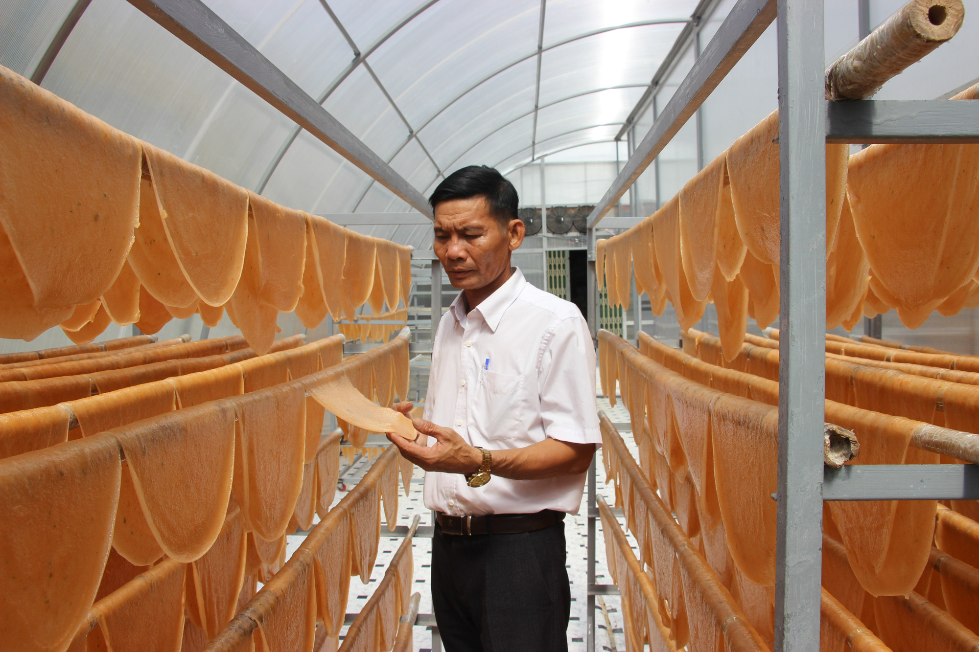 Bí quyết tạo nên đặc sản bánh phồng tôm nức tiếng Cà Mau