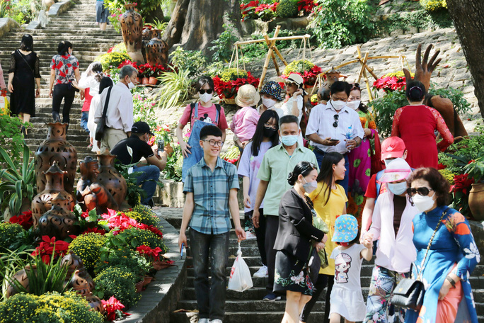 Thời tiết mùng 5 Tết: miền Nam tiếp tục nắng nóng, miền Trung mát mẻ, miền Bắc rét đậm