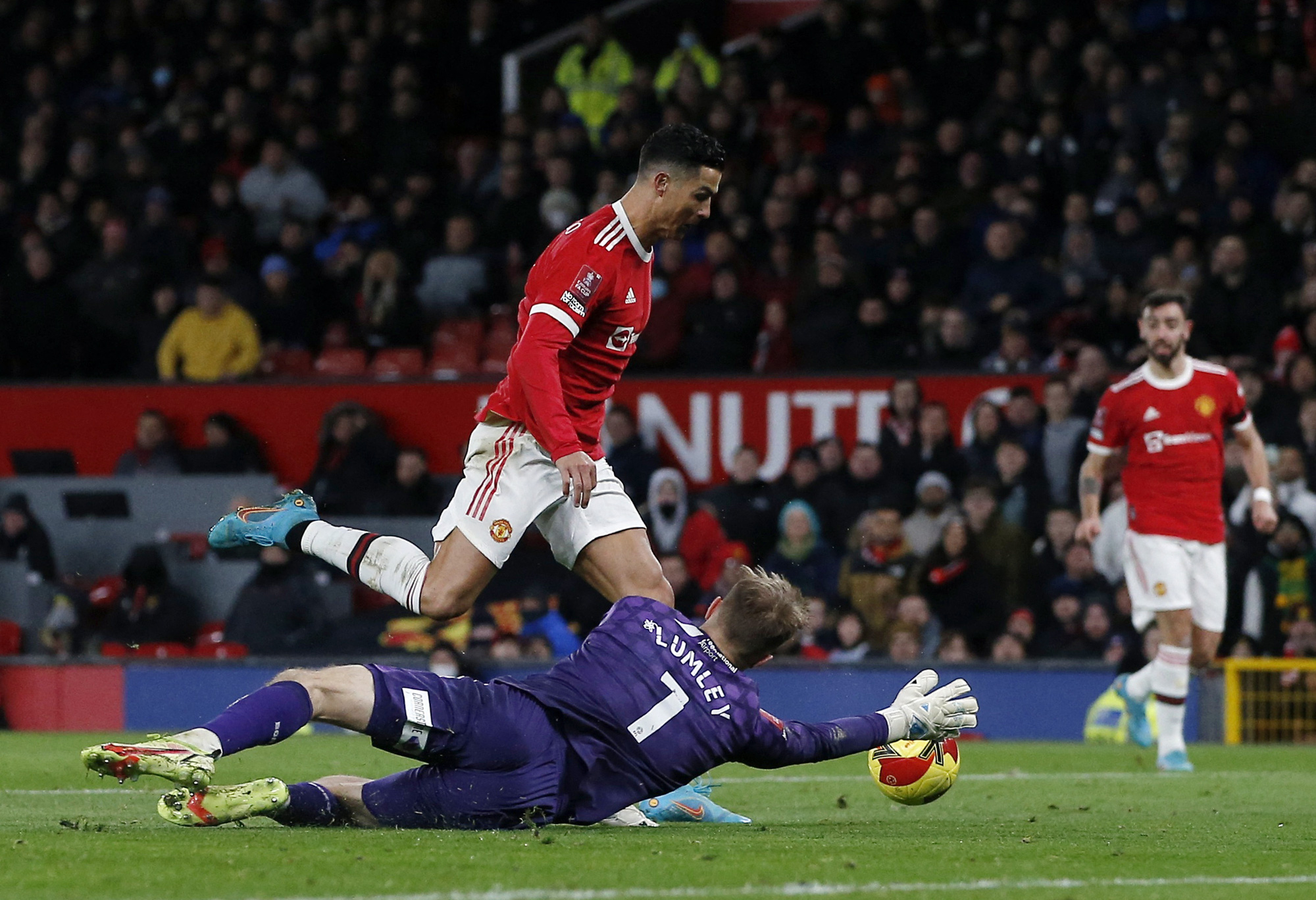 Thua nghiệt ngã trên chấm luân lưu, Man United dừng bước sớm FA Cup