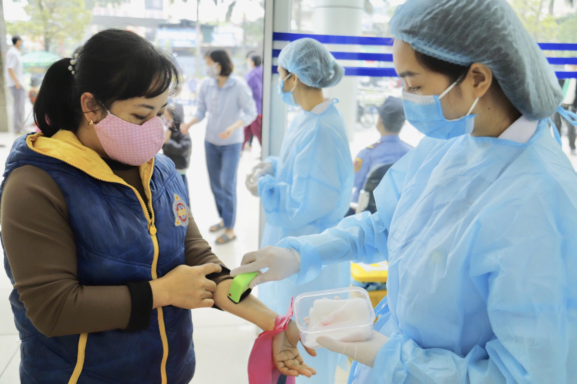 Đi viện ng&agrave;y Tết thanh to&aacute;n BHYT thế n&agrave;o? - Ảnh 1.
