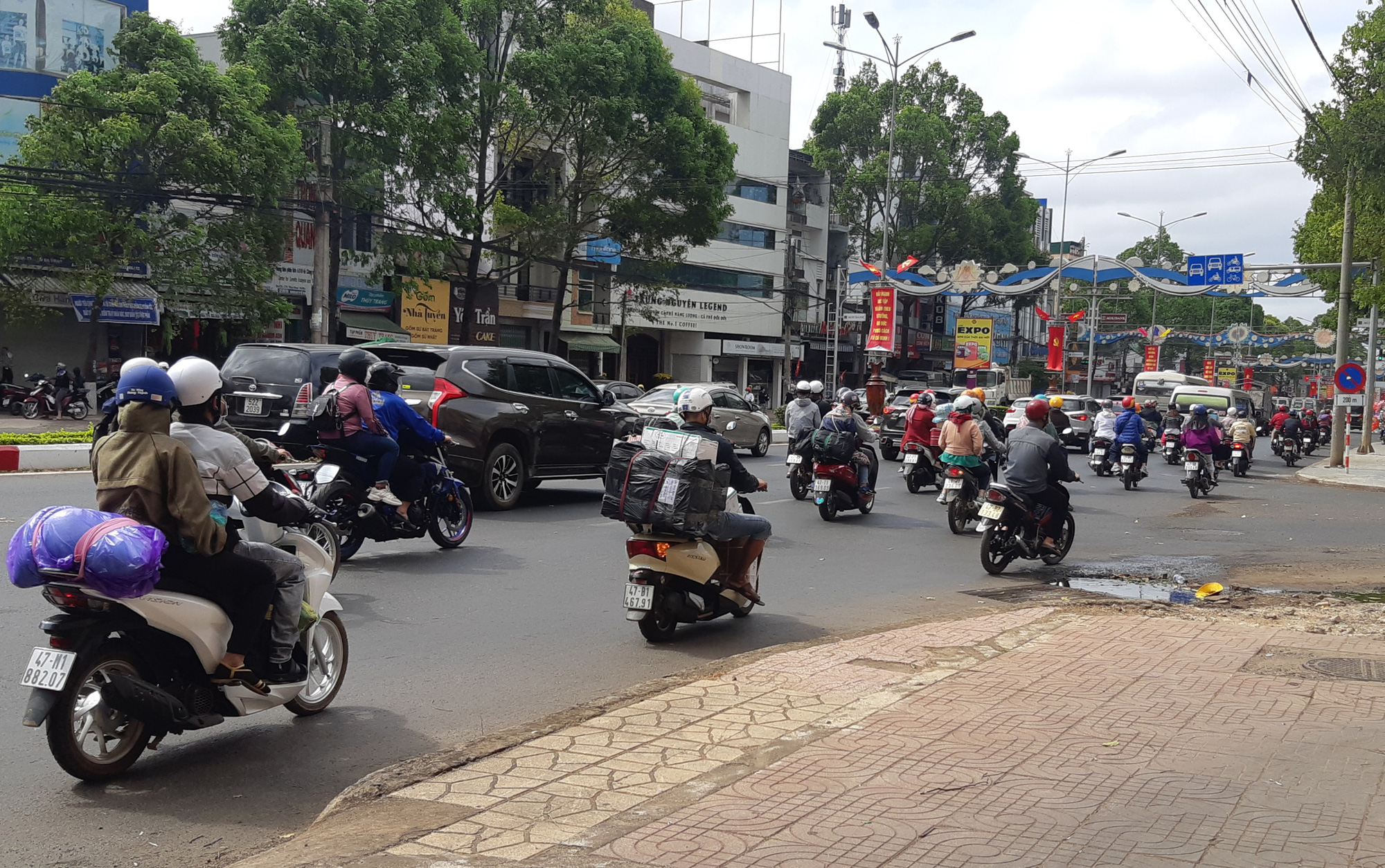C&aacute;c BOT tr&ecirc;n đường Hồ Ch&iacute; Minh li&ecirc;n tục xả trạm - Ảnh 3.