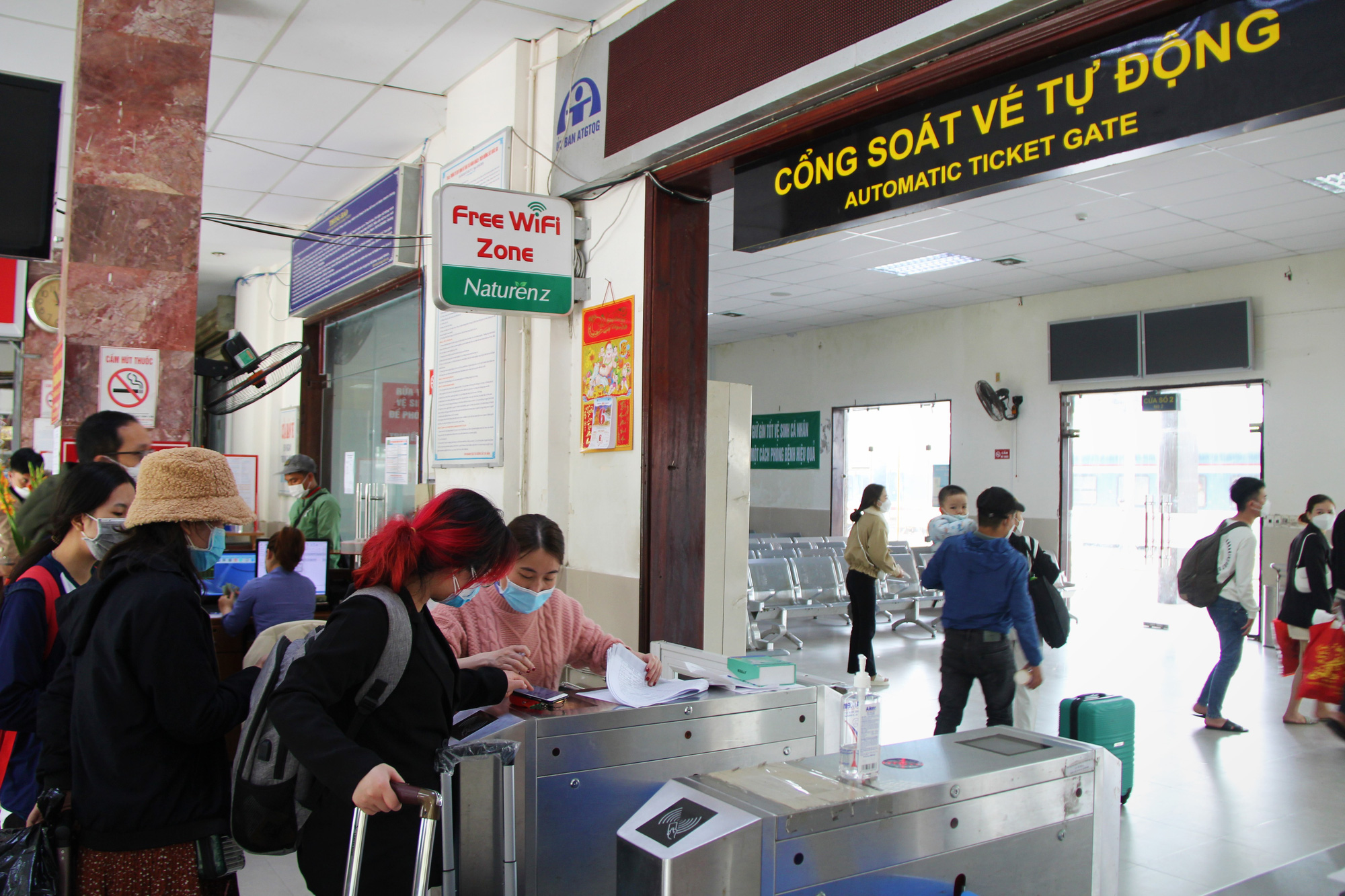 CLIP: Cận cảnh ga t&agrave;u, bến xe trong ng&agrave;y cuối kỳ nghỉ Tết ở Đ&agrave; Nẵng - Ảnh 5.