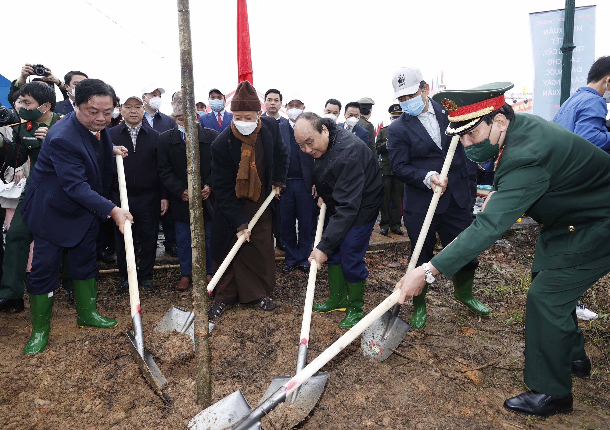 Chủ tịch nước Nguyễn Xuân Phúc phát động Tết Trồng cây tại Khu di tích lịch sử Đền Hùng