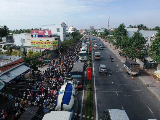 Dồn dập quay lại TP HCM, B&igrave;nh Dương, trạm thu ph&iacute; cầu Rạch Miễu phải ngừng thu - Ảnh 5.