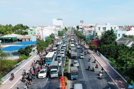 Dồn dập quay lại TP HCM, B&igrave;nh Dương, trạm thu ph&iacute; cầu Rạch Miễu phải ngừng thu - Ảnh 8.