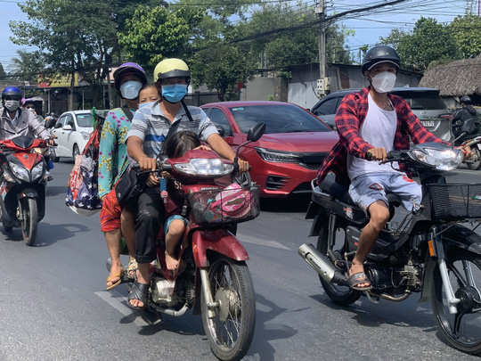 Dồn dập quay lại TP HCM, B&igrave;nh Dương, trạm thu ph&iacute; cầu Rạch Miễu phải ngừng thu - Ảnh 14.