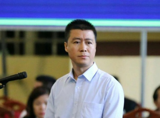 &Ocirc;ng tr&ugrave;m cờ bạc Phan S&agrave;o Nam tự nguyện quay lại nh&agrave; t&ugrave; - Ảnh 1.