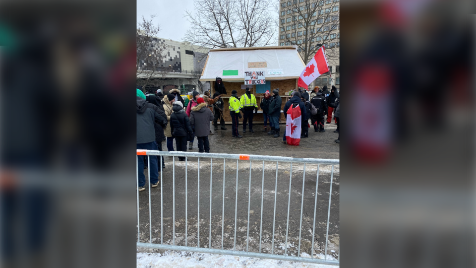 Thủ đô Canada ban bố tình trạng khẩn cấp - Ảnh 4.