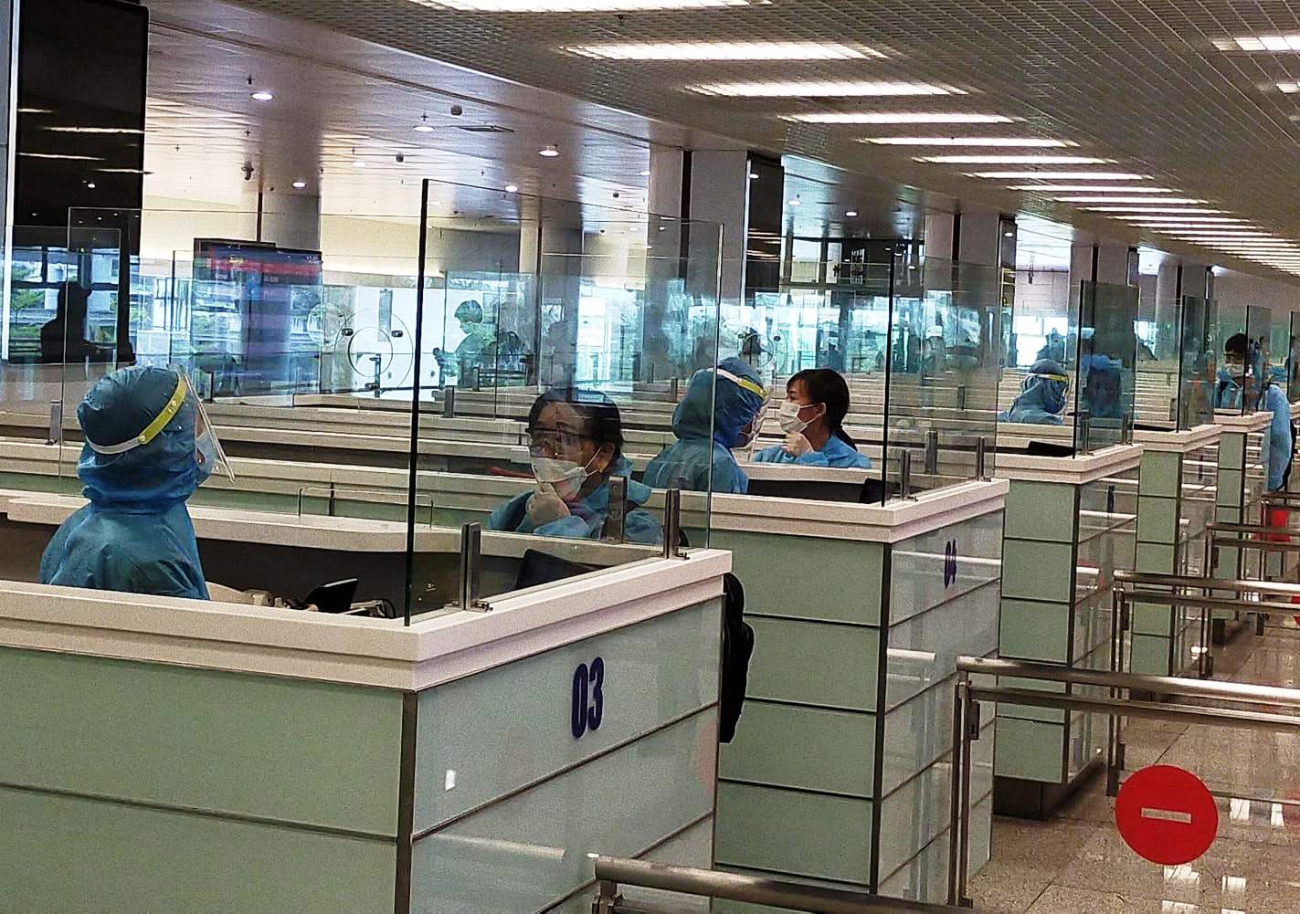 Hàng ngàn người Việt về nước trên các chuyến bay của hãng hàng không nước ngoài dịp Tết