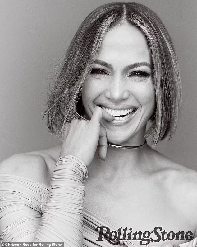 Jennifer Lopez quyến rũ với th&acirc;n h&igrave;nh n&oacute;ng bỏng - Ảnh 6.