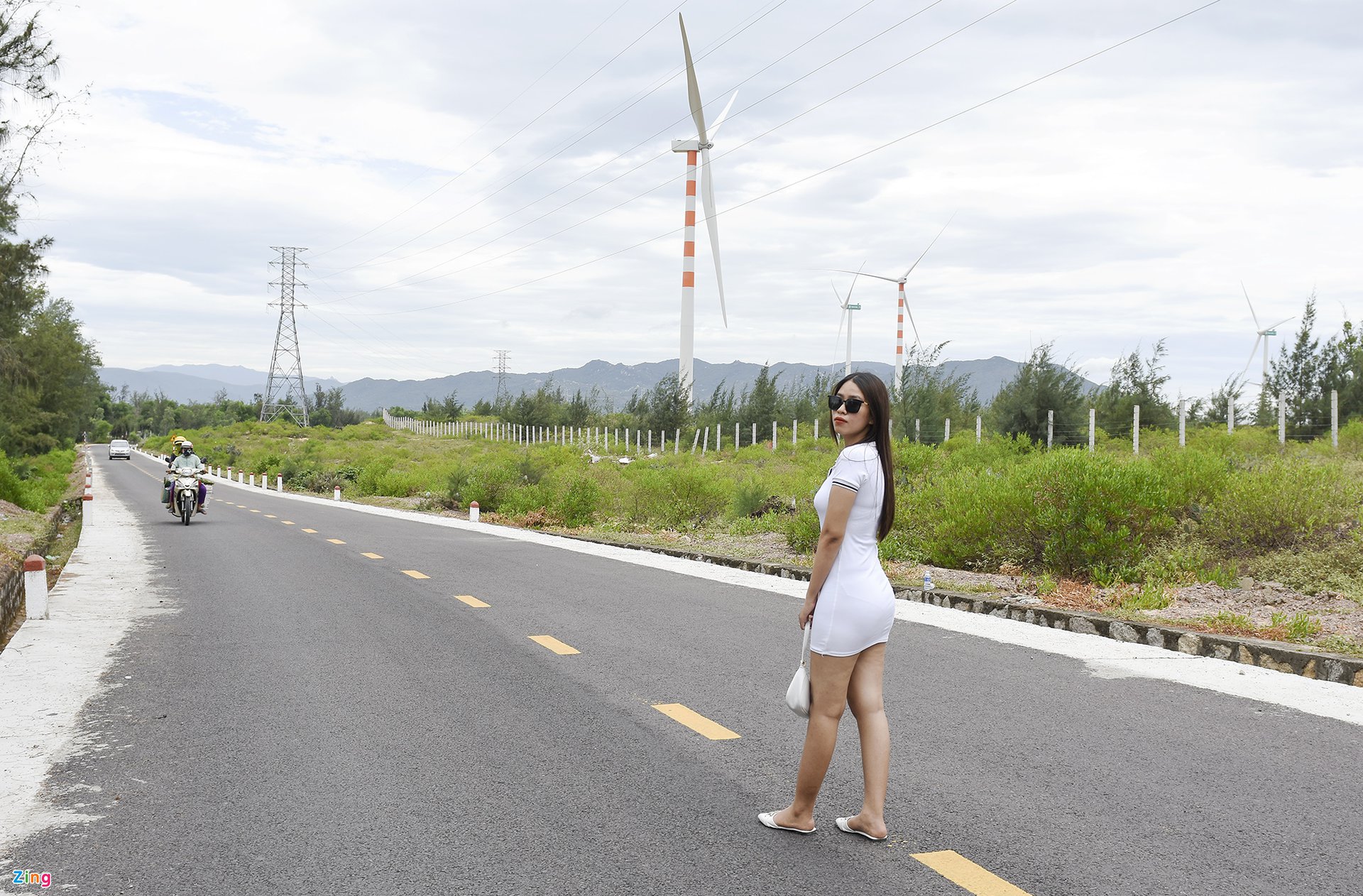 Đ&oacute;n b&igrave;nh minh tr&ecirc;n c&aacute;nh đồng quạt gi&oacute; ở B&igrave;nh Định - Ảnh 7.