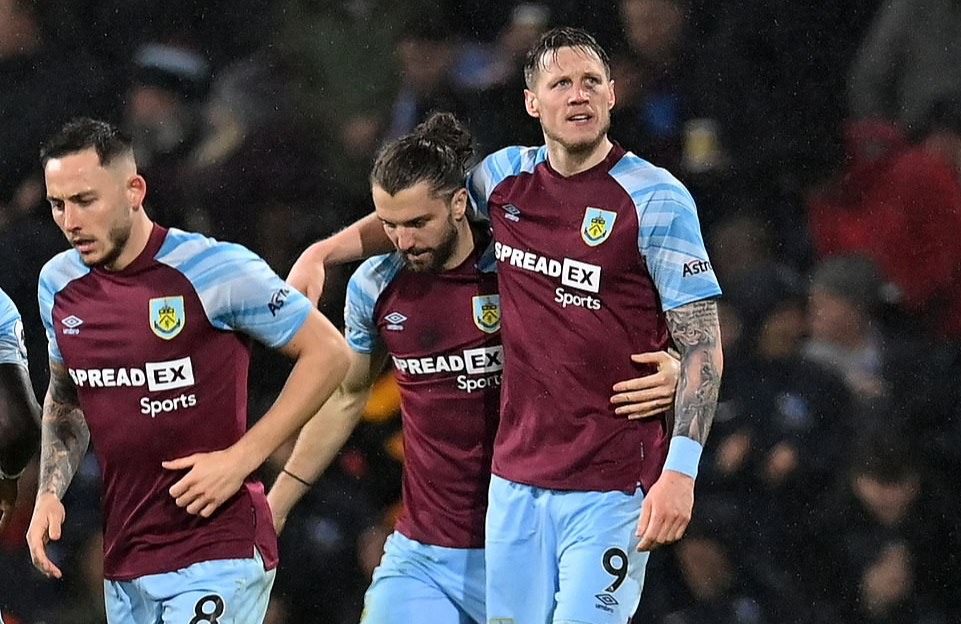 S&aacute;t thủ H&agrave; Lan của Argentina gia nhập Man United đến hết m&ugrave;a - Ảnh 3.