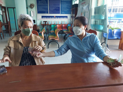 Qu&aacute;n b&aacute;nh cuốn bị tố chặt ch&eacute;m 2 hộp gi&aacute; 200.000 đồng: Kết c&oacute; hậu - Ảnh 2.