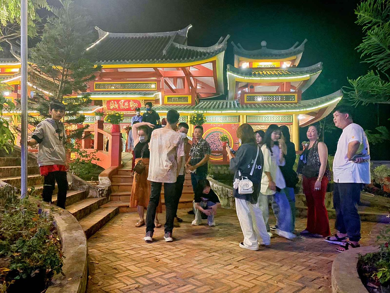 C&aacute;p treo N&uacute;i Sam - điểm dừng ch&acirc;n của kh&aacute;ch h&agrave;nh hương Ch&ugrave;a B&agrave; đ&ecirc;m khuya - Ảnh 6.