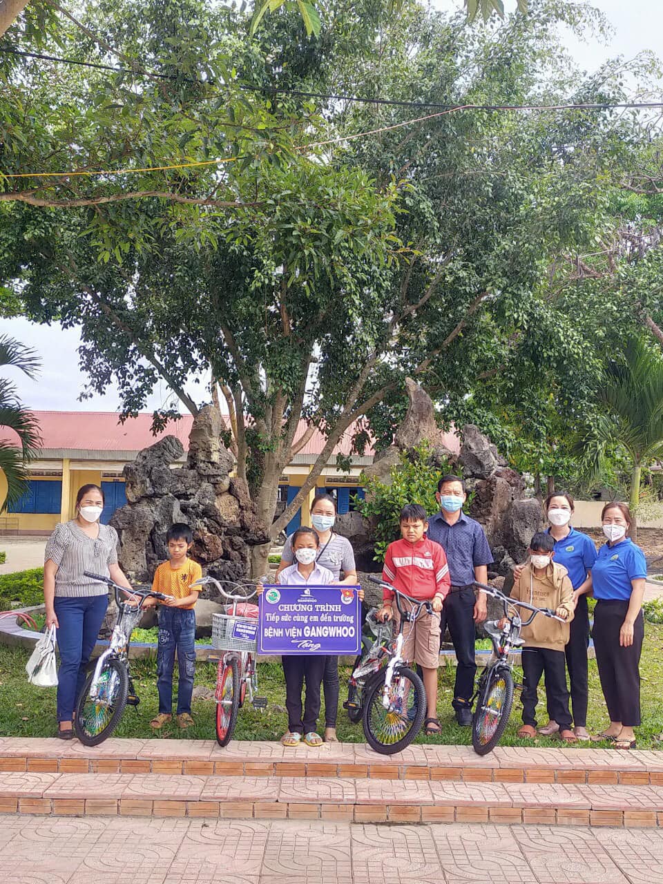 Bệnh viện thẩm mỹ Gangwhoo trao tặng xe đạp cho học sinh kh&oacute; khăn tỉnh Đắk N&ocirc;ng - Ảnh 2.