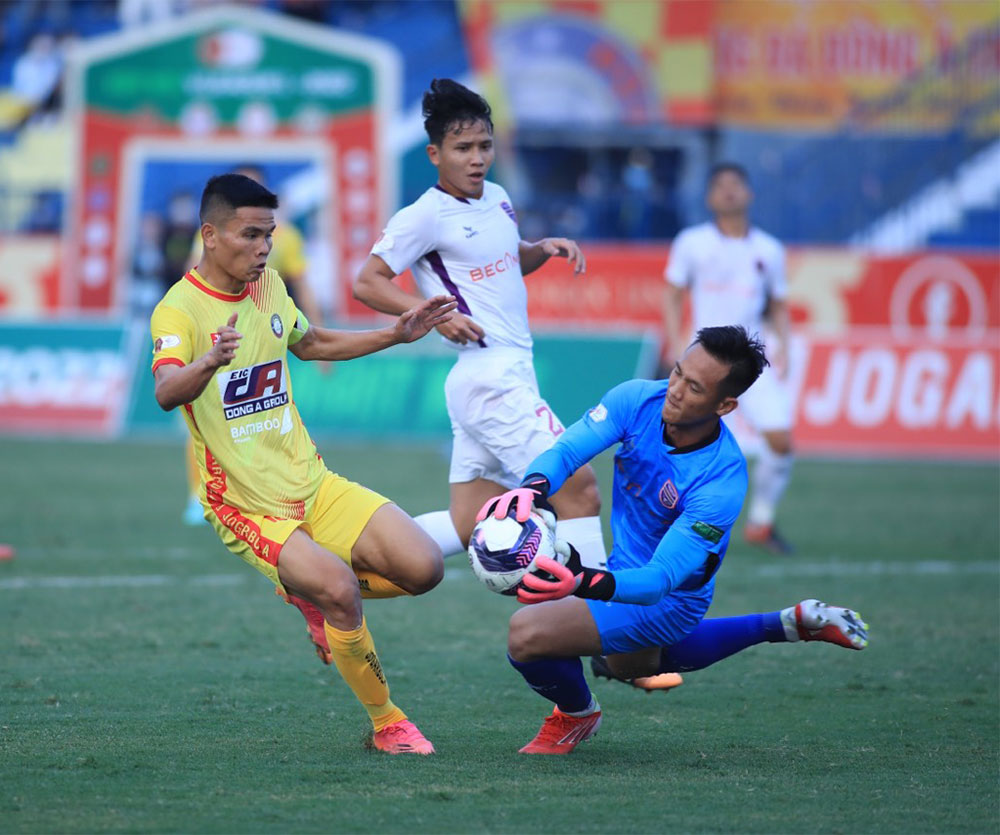 Nguyễn Tiến Linh lập c&ocirc;ng, Becamex B&igrave;nh Dương thắng trận đầu ở V-League 2022 - Ảnh 1.