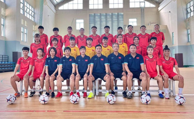 Tuyển nữ futsal Việt Nam hội qu&acirc;n chuẩn bị cho SEA Games 31 - Ảnh 1.