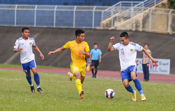 B&oacute;ng đ&aacute; Hạng nhất: Kịch t&iacute;nh derby miền Trung - Ảnh 1.