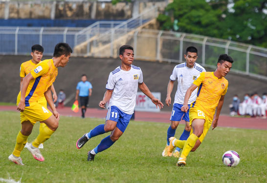 Bóng đá Hạng nhất: Kịch tính "derby" miền Trung