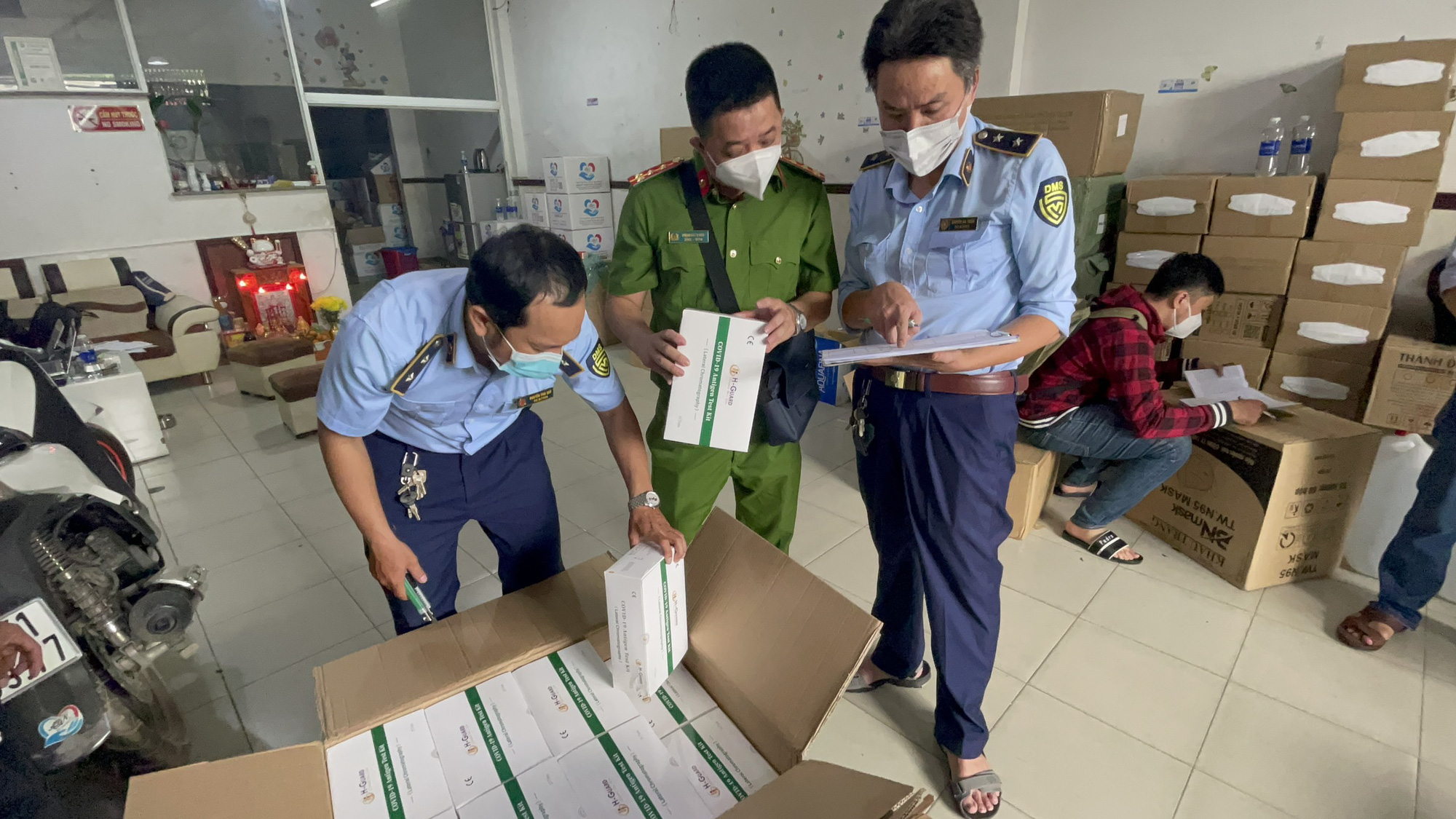 Công an TP HCM lật tẩy bí mật trong căn nhà ở quận Bình Tân