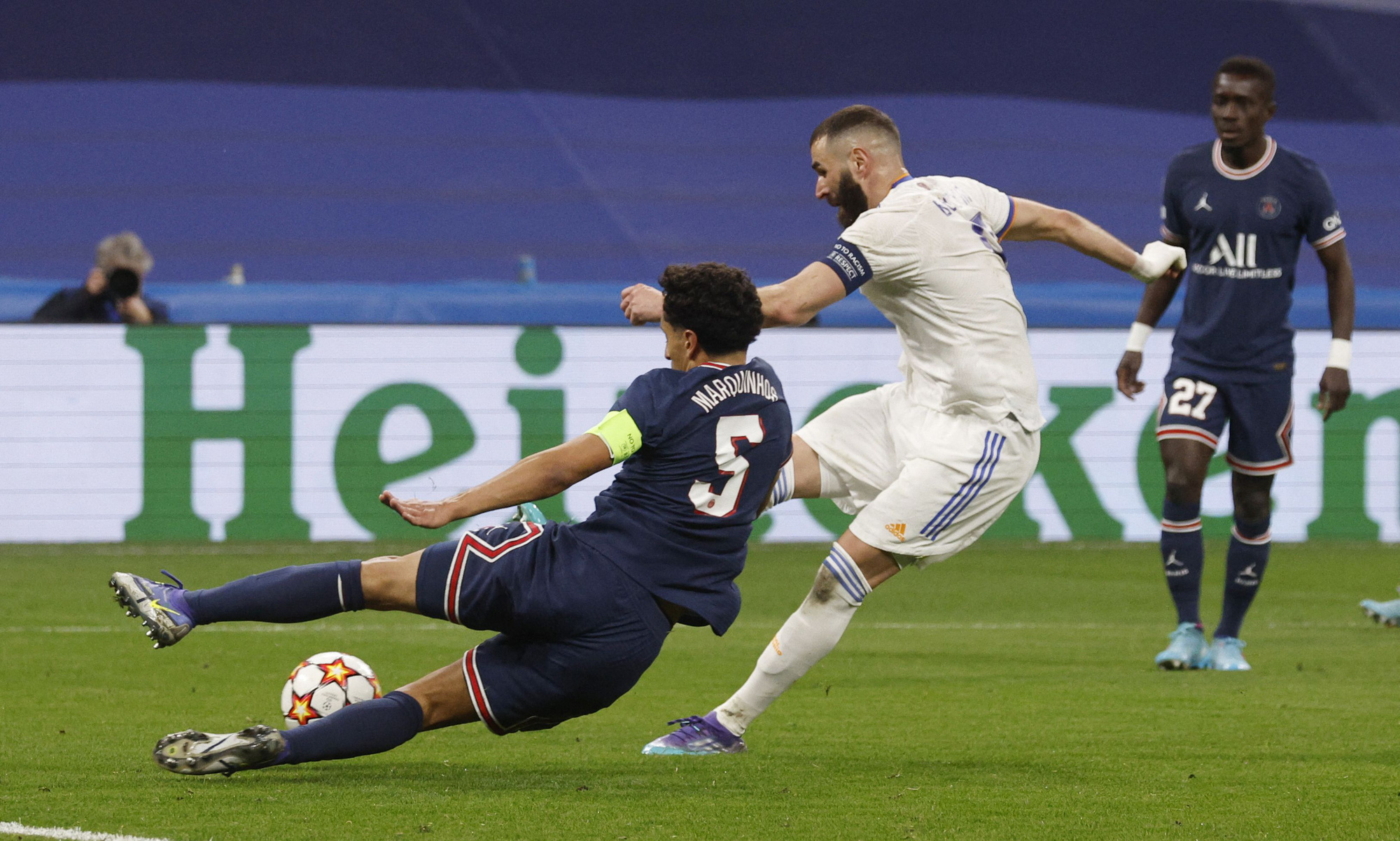 Benzema lập hat-trick, Real Madrid ngược d&ograve;ng thần tốc loại PSG - Ảnh 5.