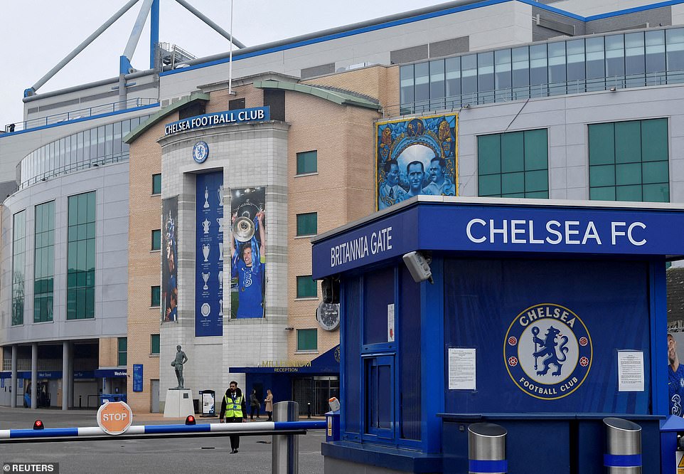 Chính phủ Anh phong tỏa tài sản, tỉ phú Abramovich hết cửa rao bán Chelsea - Ảnh 3.