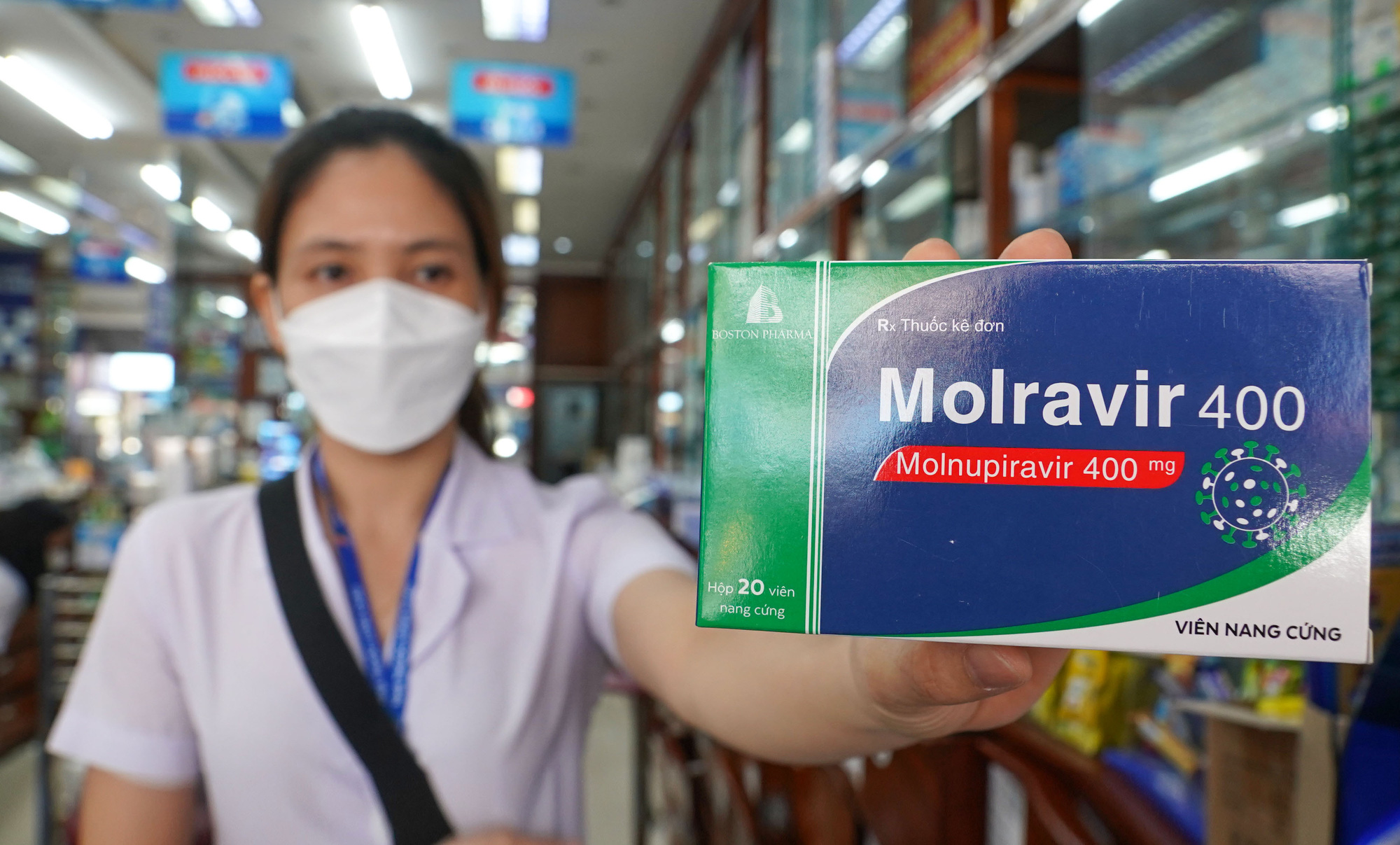 Đã uống Molnupiravir, có cần đeo khẩu trang?