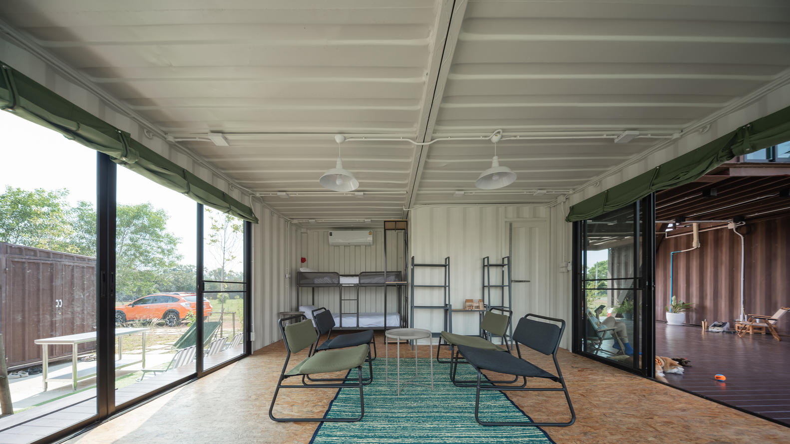 Lạ mắt với nh&agrave; container ở Th&aacute;i Lan c&oacute; phần m&aacute;i chữ A - Ảnh 8.