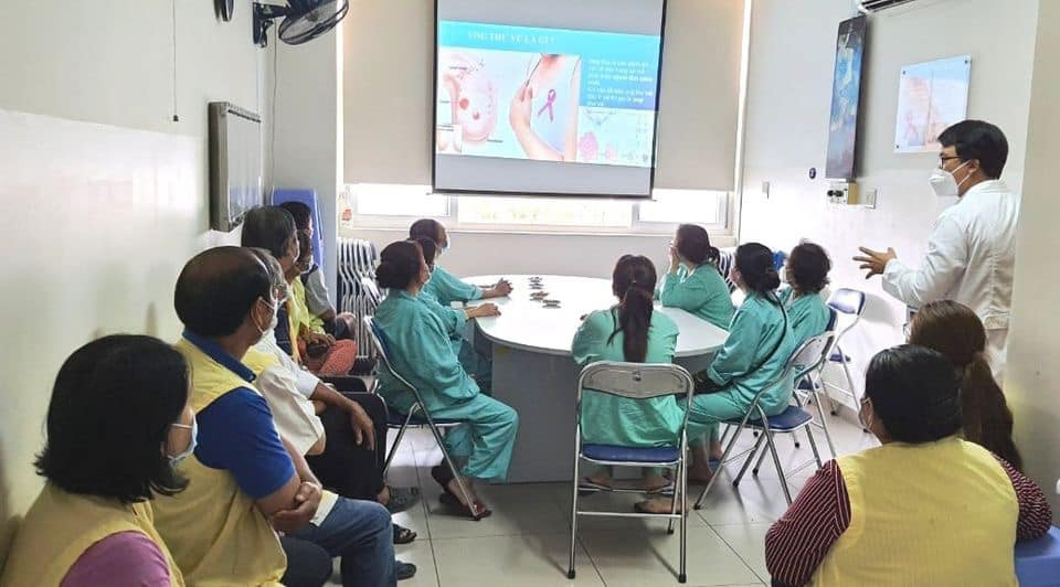 Mỗi năm hơn 21.000 ca mắc mới ung thư vú