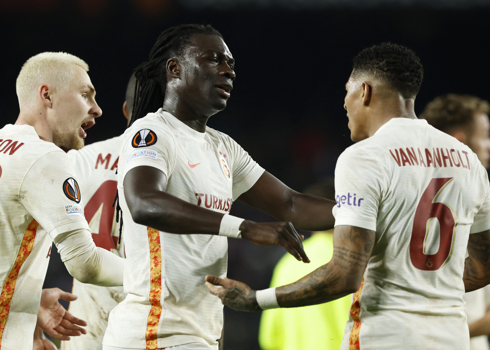 Cố nh&acirc;n gieo sầu, Barcelona sa lầy trước Galatasaray ở Europa League - Ảnh 3.