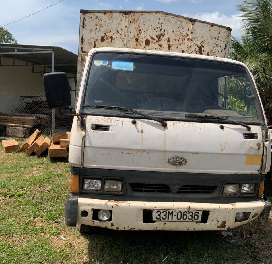 Bị phát hiện chở gỗ lậu, nhiều lâm tặc “bỏ của chạy lấy người”