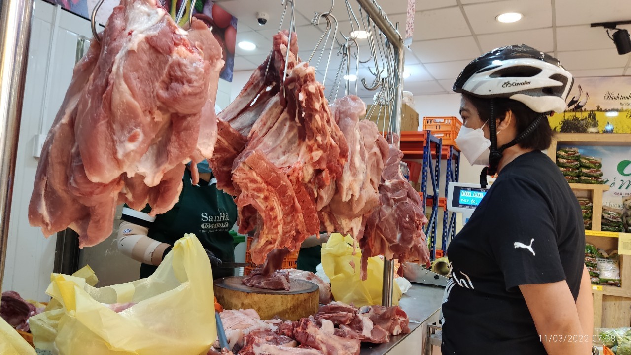 Bầu Đức nói gì về việc chỉ bán "heo ăn chuối" một ngày duy nhất?