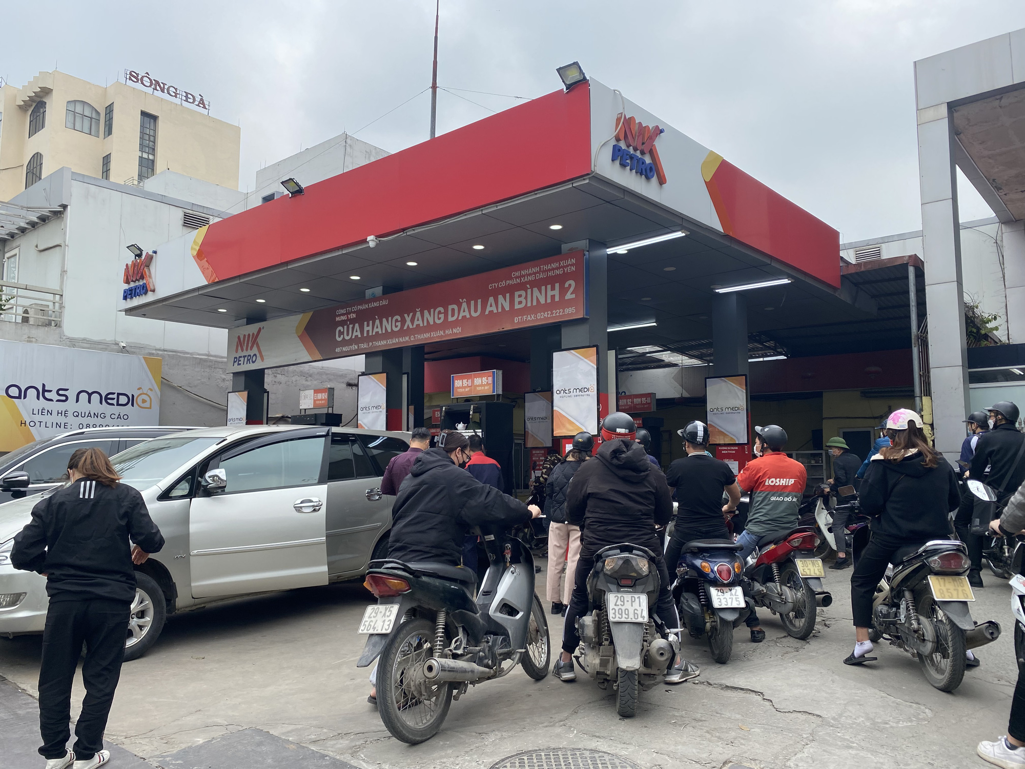 Ngày mai, giá xăng dự báo giảm sau 7 lần tăng "phi mã"