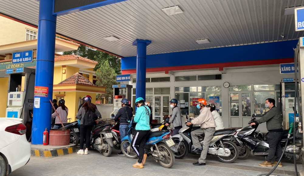 Giá xăng tăng lần thứ 5 liên tiếp, vượt mốc 31.000 đồng/lít
