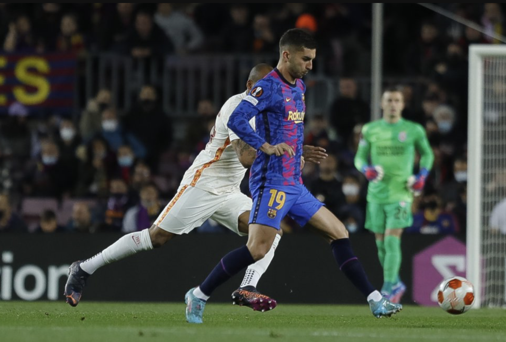 Cố nh&acirc;n gieo sầu, Barcelona sa lầy trước Galatasaray ở Europa League - Ảnh 2.