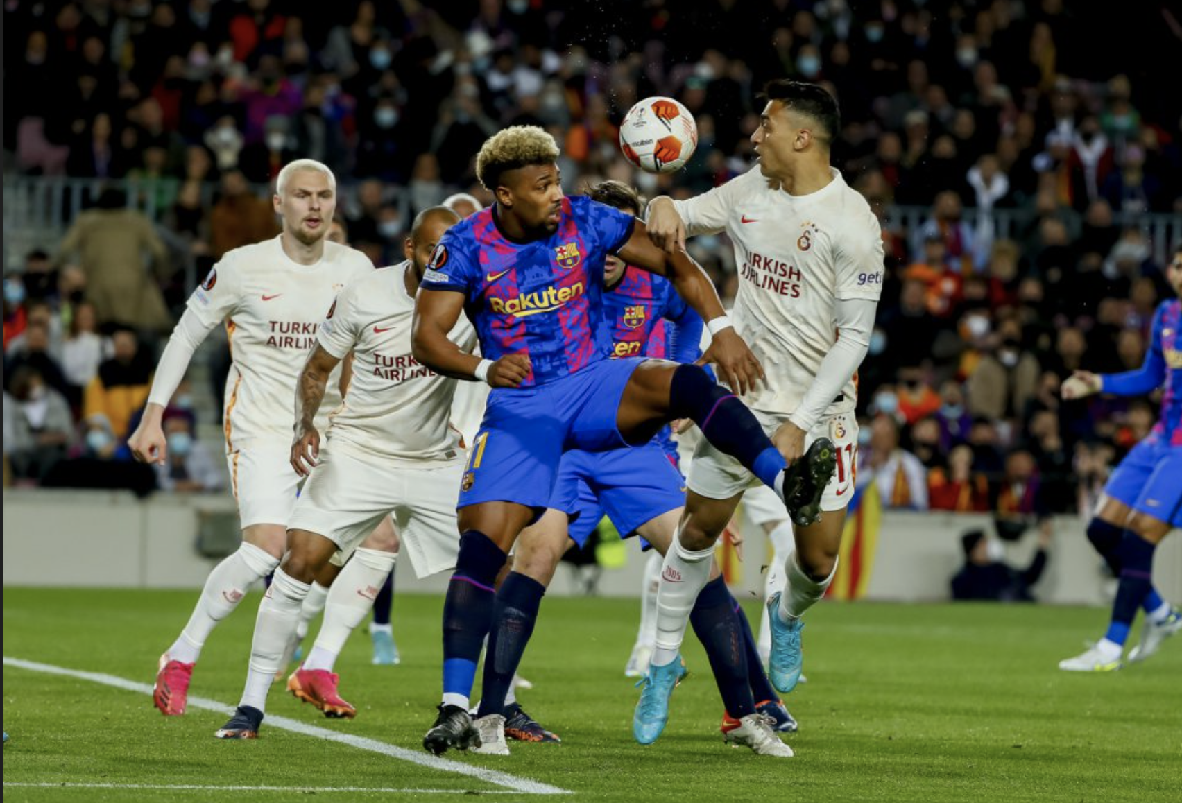 Cố nh&acirc;n gieo sầu, Barcelona sa lầy trước Galatasaray ở Europa League - Ảnh 1.