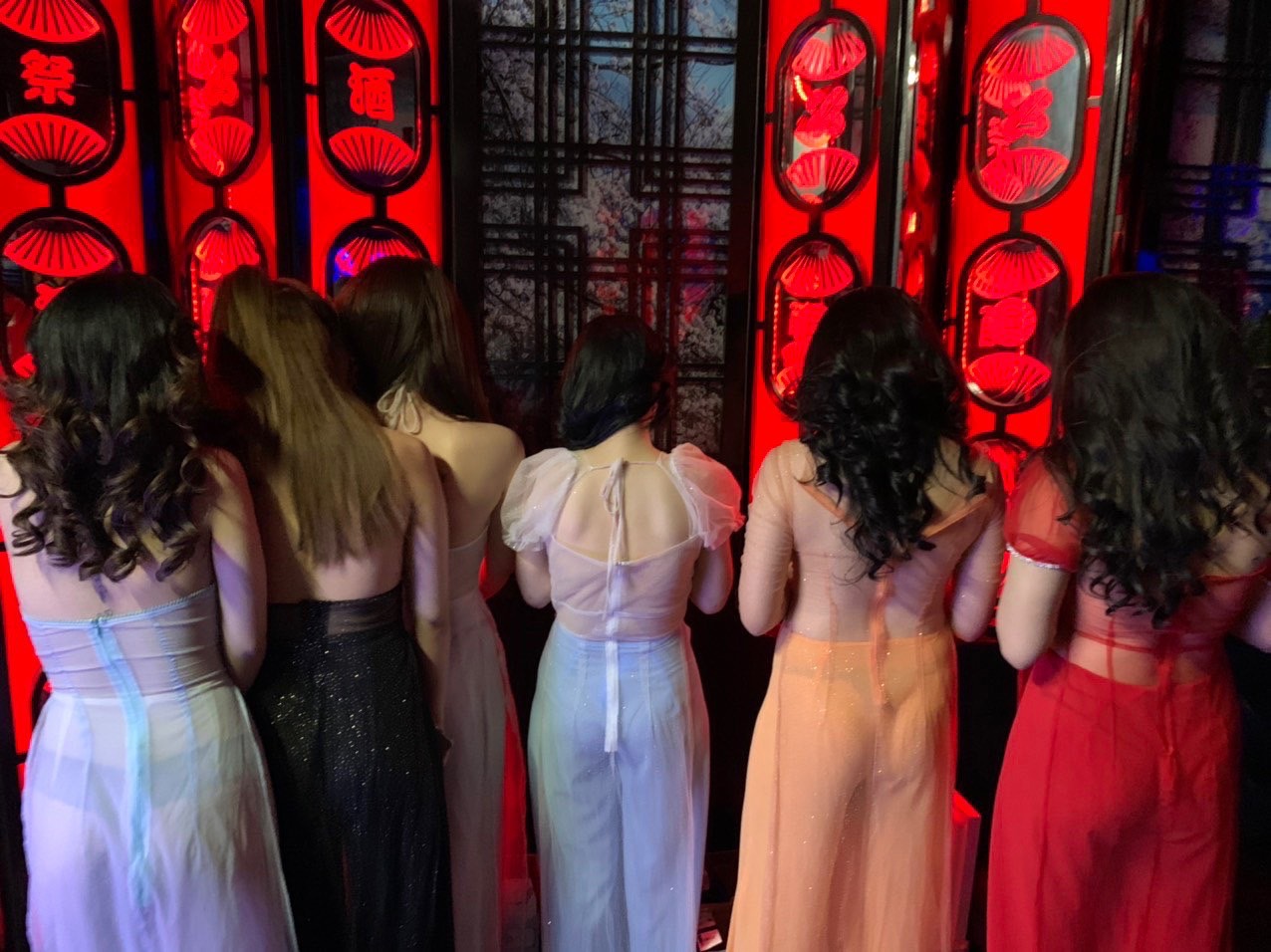 TP HCM: Nửa đêm, 70 nữ tiếp viên karaoke nhốn nháo chờ tiếp khách