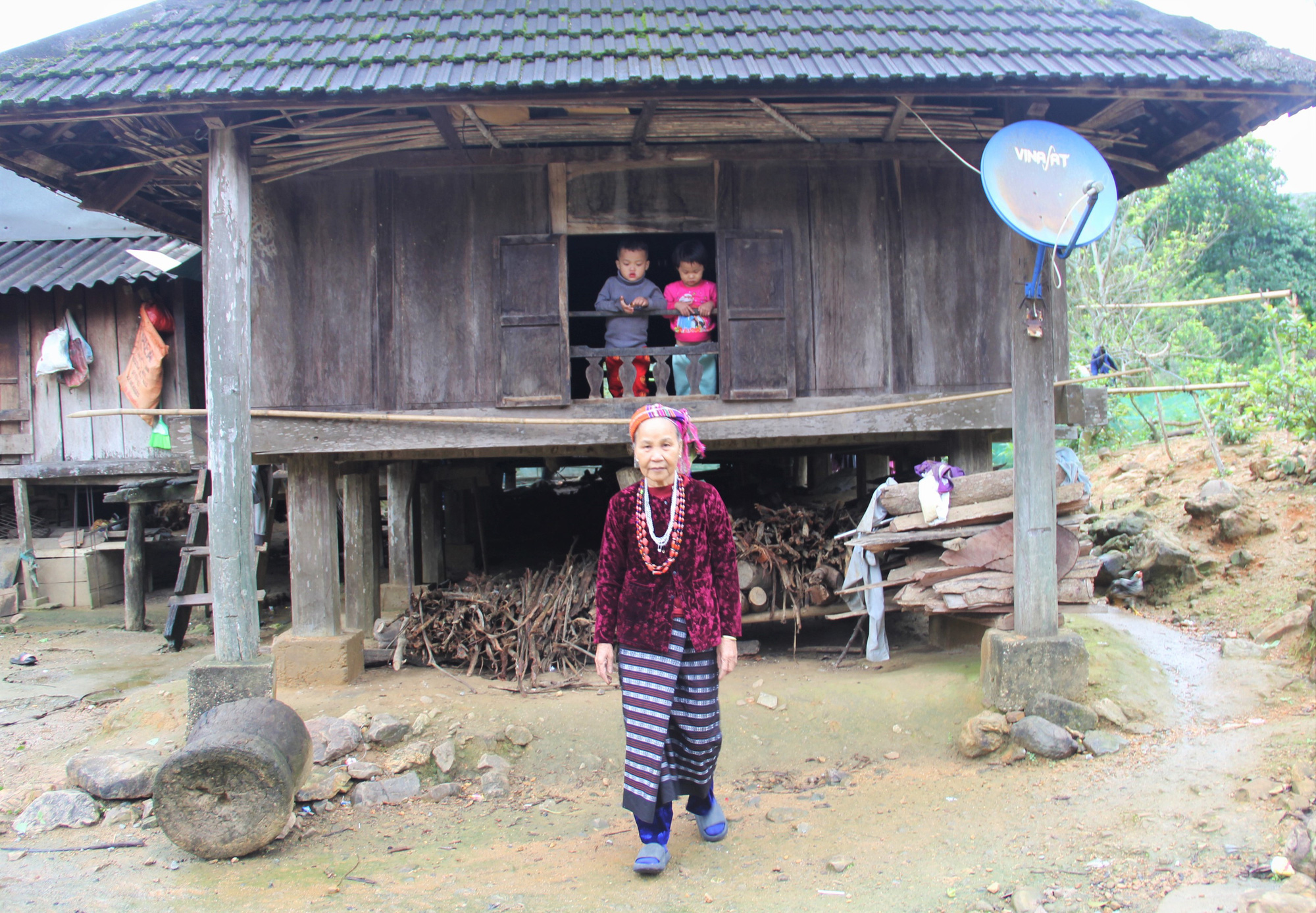 Có già làng Phuôn, dân làng ấm êm - Ảnh 4.